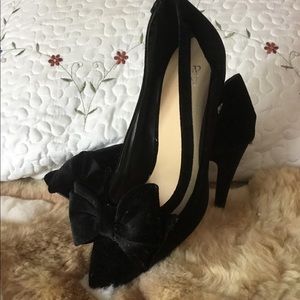 Bow heels. NY & Co. NWOT.